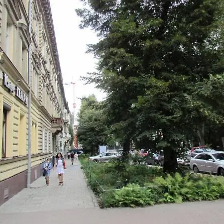 Apartment двухкомнатные для 6х около парка в центре