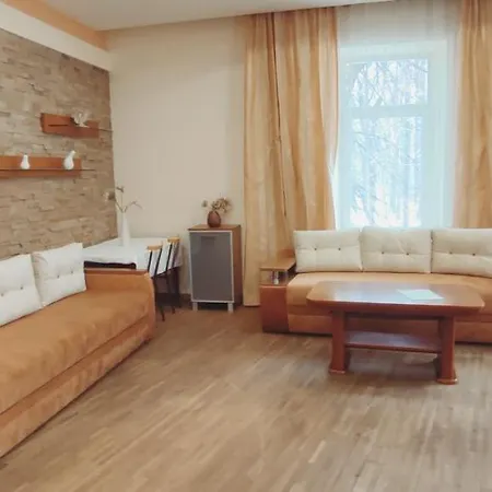 Апартаменти без вимикань світла в центрі парк